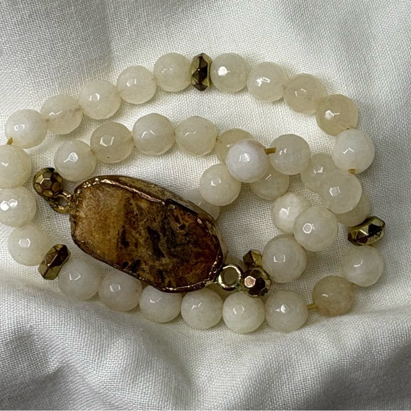 Elegant Gold and Cream Beaded Chocker - Picture 1 of 6